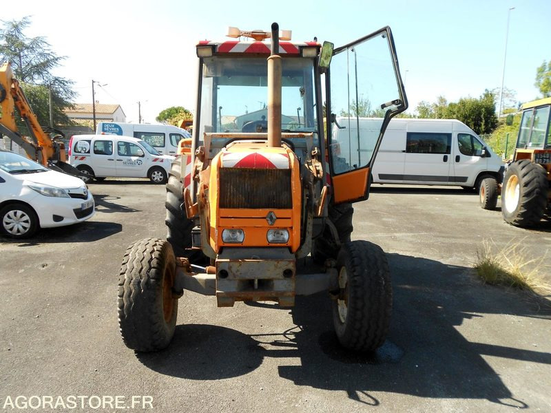 TRACTEUR RENAULT 750 MI - Tractor municipal: foto 2 TRACTEUR RENAULT 750 MI - Tractor municipal: foto 2