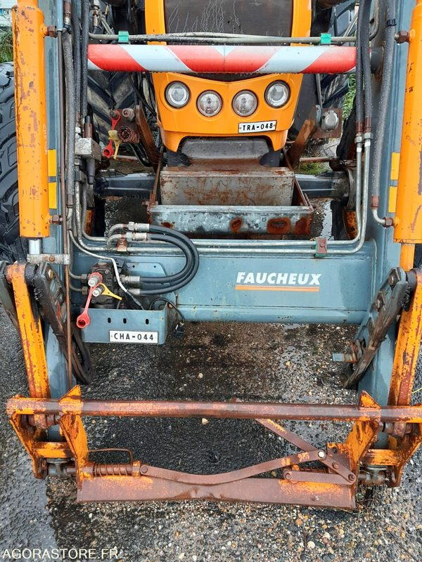 TRACTEUR RENAULT ERGOS446 avec chargeur FAUCHEUX F26R 7580h - Tractor: foto 2 TRACTEUR RENAULT ERGOS446 avec chargeur FAUCHEUX F26R 7580h - Tractor: foto 2