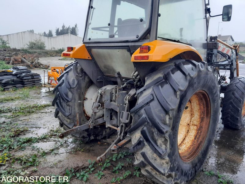 TRACTEUR RENAULT ERGOS446 avec chargeur FAUCHEUX F26R 7580h - Tractor: foto 4 TRACTEUR RENAULT ERGOS446 avec chargeur FAUCHEUX F26R 7580h - Tractor: foto 4