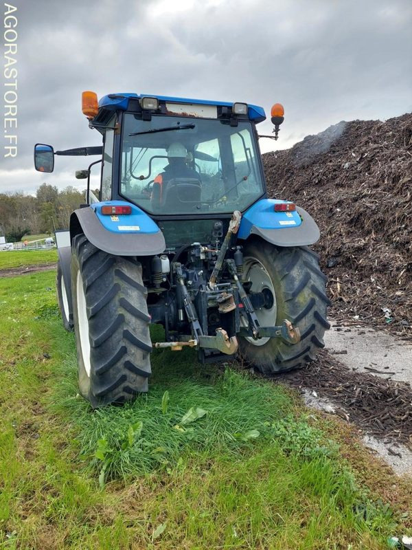 Tracteur New Holland avec chargeuse Mailleux - Tractor: foto 2 Tracteur New Holland avec chargeuse Mailleux - Tractor: foto 2