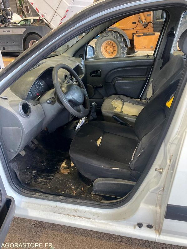 VEHICULE BENNE DACIA LOGAN PICK UP - Furgoneta basculante: foto 4 VEHICULE BENNE DACIA LOGAN PICK UP - Furgoneta basculante: foto 4