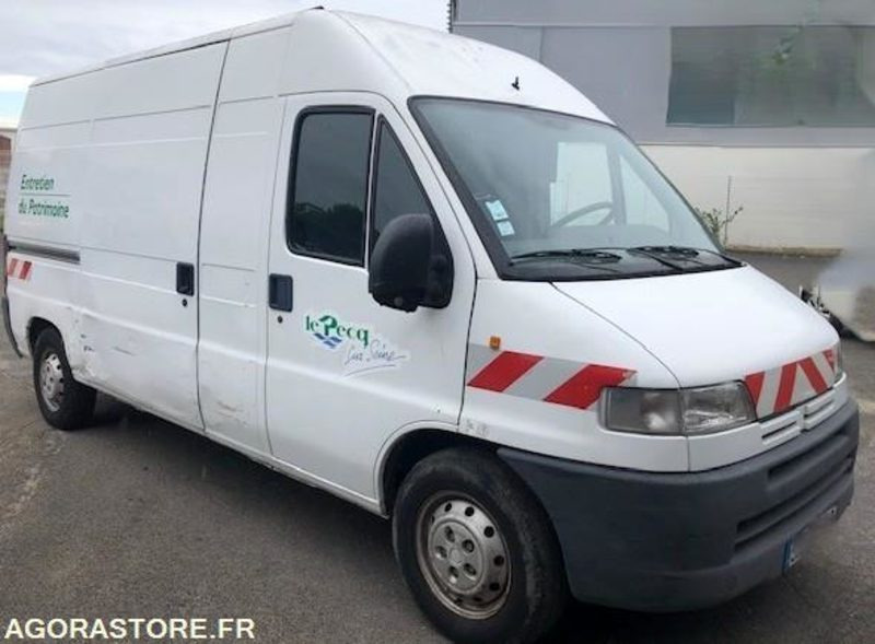 Véhicule PEUGEOT BOXER 2001 NON ROULANT EN L'ETAT - Furgoneta pequeña: foto 4 Véhicule PEUGEOT BOXER 2001 NON ROULANT EN L'ETAT - Furgoneta pequeña: foto 4