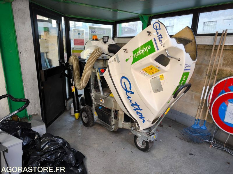 Aspirateur à déchets de voirie GLUTTON MA866 - Vehículo municipal: foto 1 Aspirateur à déchets de voirie GLUTTON MA866 - Vehículo municipal: foto 1