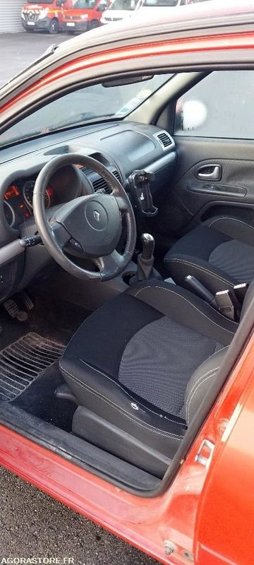 Renault clio 1.5 dci (roulante) - Coche: foto 5 Renault clio 1.5 dci (roulante) - Coche: foto 5