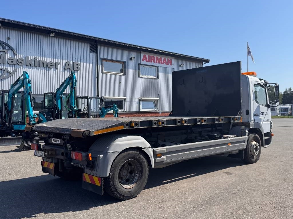 Mercedes-Benz Atego 1524 L 4X2 Växlare Pallift - Camión caja cerrada: foto 3 Mercedes-Benz Atego 1524 L 4X2 Växlare Pallift - Camión caja cerrada: foto 3