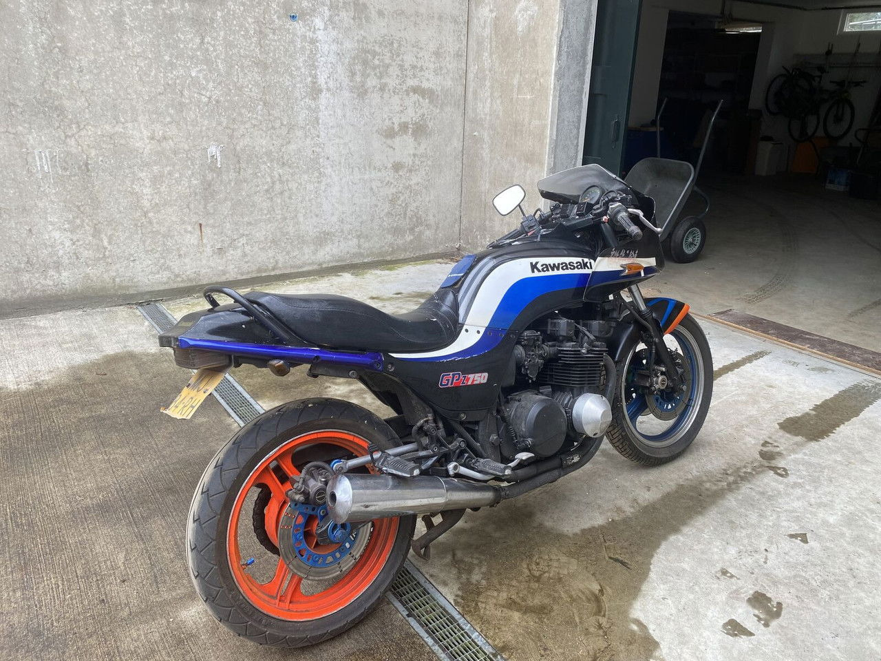 Kawasaki GPZ 750 - Motocicleta: foto 2 Kawasaki GPZ 750 - Motocicleta: foto 2