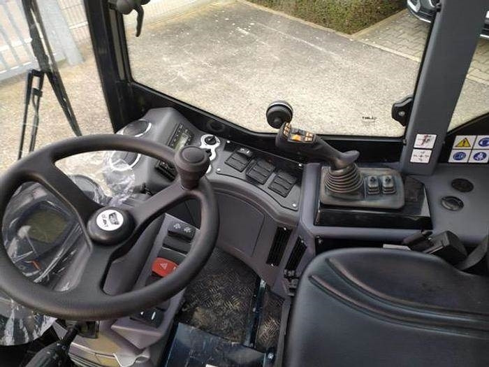 GiANT G3500 Tele - Cargadora de ruedas telescópica: foto 3 GiANT G3500 Tele - Cargadora de ruedas telescópica: foto 3