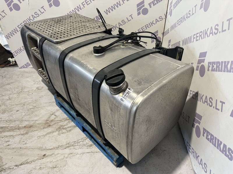DAF 830L, fuel tank with brackets - Depósito de combustible para Camión: foto 2 DAF 830L, fuel tank with brackets - Depósito de combustible para Camión: foto 2