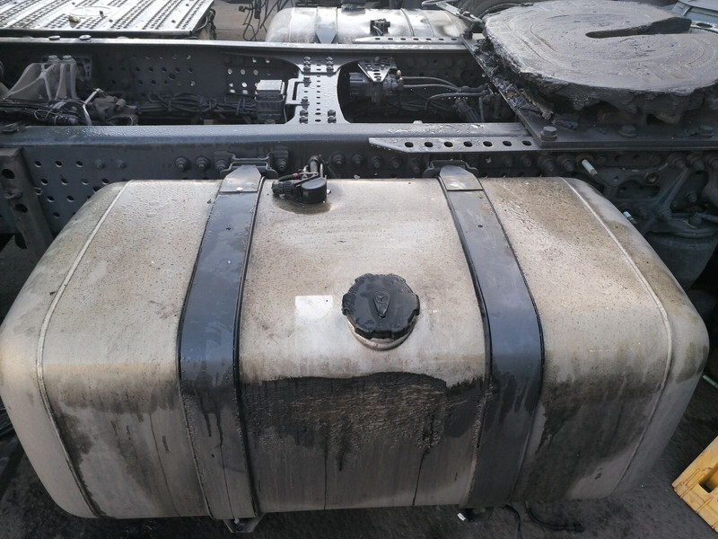 Mercedes-Benz - Depósito de combustible para Camión: foto 1 Mercedes-Benz - Depósito de combustible para Camión: foto 1