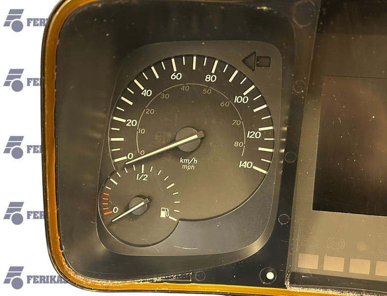 Mercedes-Benz UK version - Salpicadero para Camión: foto 2 Mercedes-Benz UK version - Salpicadero para Camión: foto 2