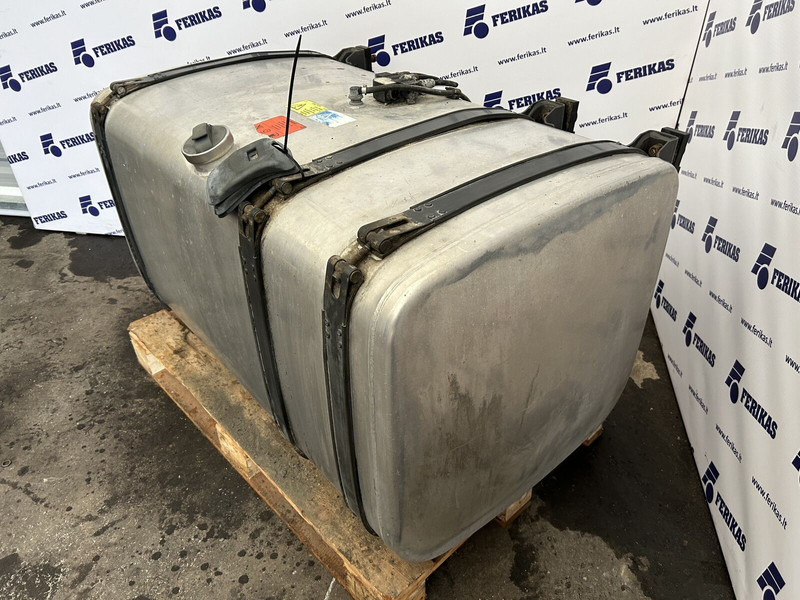 Scania 500L complete fuel tank with brackets - Depósito de combustible para Camión: foto 3 Scania 500L complete fuel tank with brackets - Depósito de combustible para Camión: foto 3