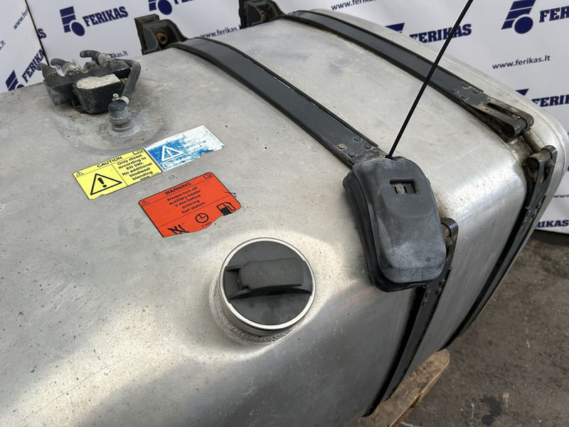 Scania 500L complete fuel tank with brackets - Depósito de combustible para Camión: foto 4 Scania 500L complete fuel tank with brackets - Depósito de combustible para Camión: foto 4