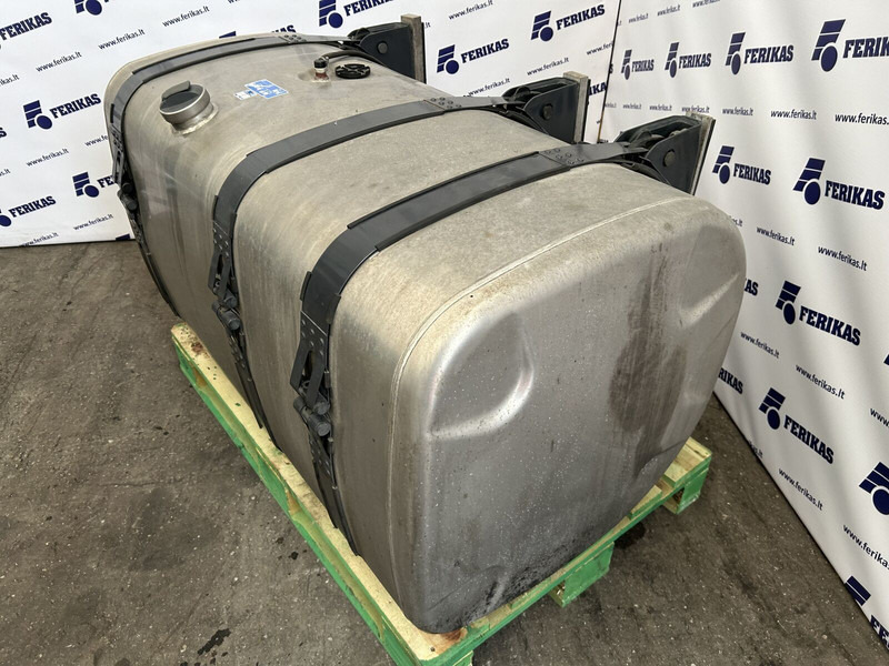 Scania Scania R 575L complete fuel tank 700x725x1340 - Depósito de combustible para Camión: foto 2 Scania Scania R 575L complete fuel tank 700x725x1340 - Depósito de combustible para Camión: foto 2