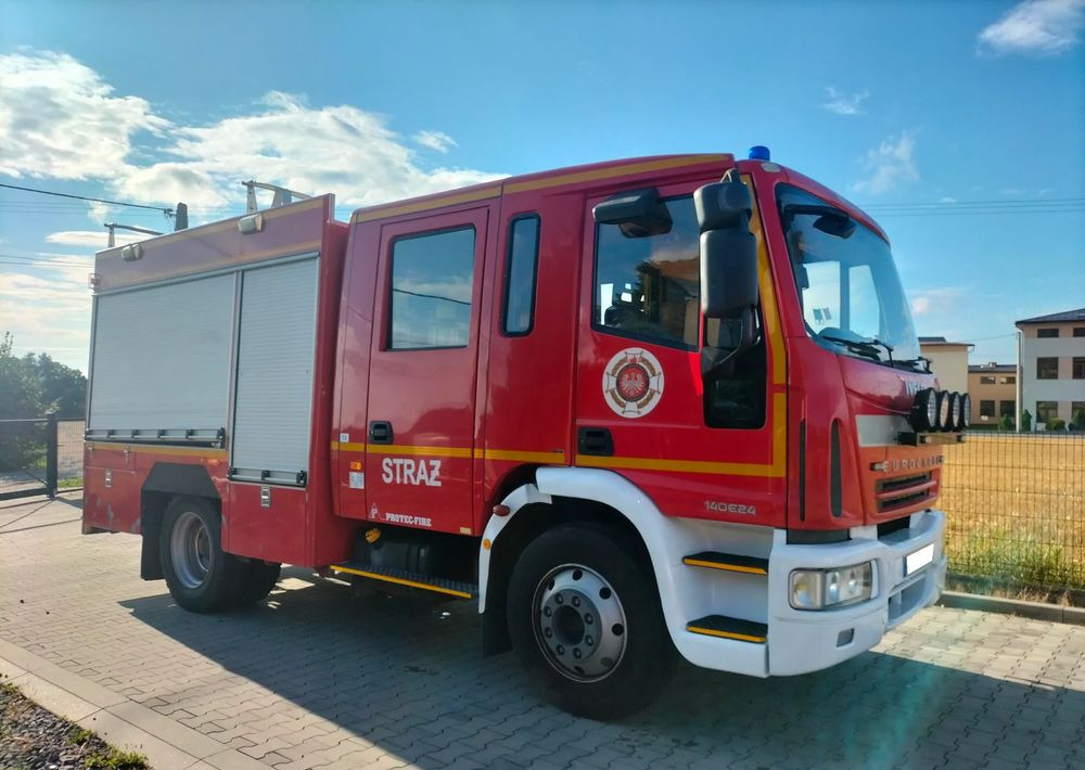 Iveco Eurocargo 140E24 Straż Strażacki pożarniczy feuerwehr hasici vatrogasno - Camión de bomberos: foto 2 Iveco Eurocargo 140E24 Straż Strażacki pożarniczy feuerwehr hasici vatrogasno - Camión de bomberos: foto 2