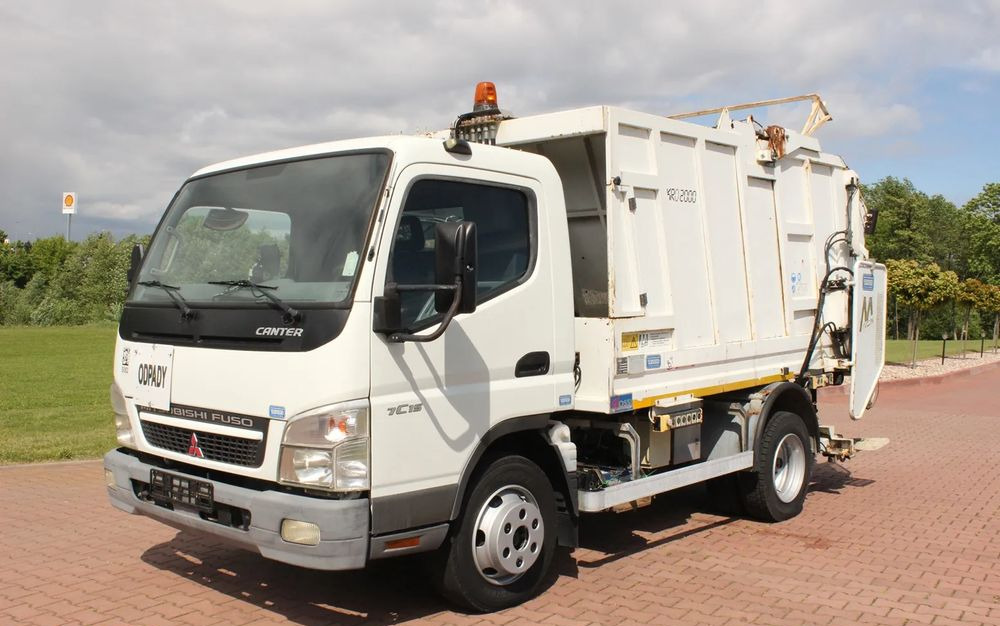 Mitsubishi CANTER 7C15 - Camión de basura: foto 2 Mitsubishi CANTER 7C15 - Camión de basura: foto 2