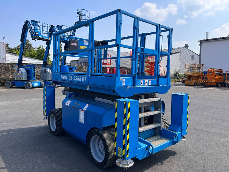 Genie GS3268 RT diesel 4x4 12m (1480) - Plataforma de tijeras: foto 5 Genie GS3268 RT diesel 4x4 12m (1480) - Plataforma de tijeras: foto 5