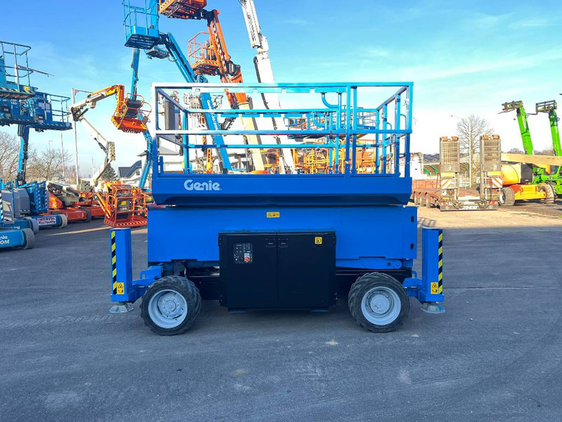 Genie GS4069 RT diesel 4x4 14m (1834) - Plataforma de tijeras: foto 2 Genie GS4069 RT diesel 4x4 14m (1834) - Plataforma de tijeras: foto 2