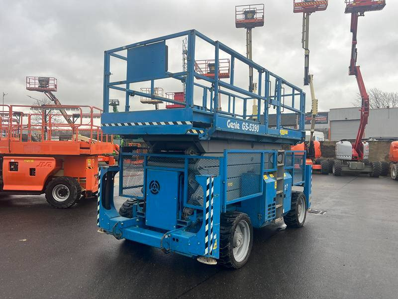 Genie GS5390 RT diesel 4x4 18m (1711) - Plataforma de tijeras: foto 3 Genie GS5390 RT diesel 4x4 18m (1711) - Plataforma de tijeras: foto 3