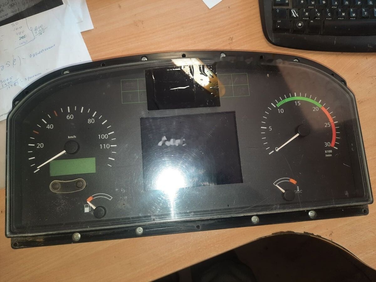 IVECO klimat kontrol Iveko for Irisbus Cursor-8 - Salpicadero: foto 3 IVECO klimat kontrol Iveko for Irisbus Cursor-8 - Salpicadero: foto 3