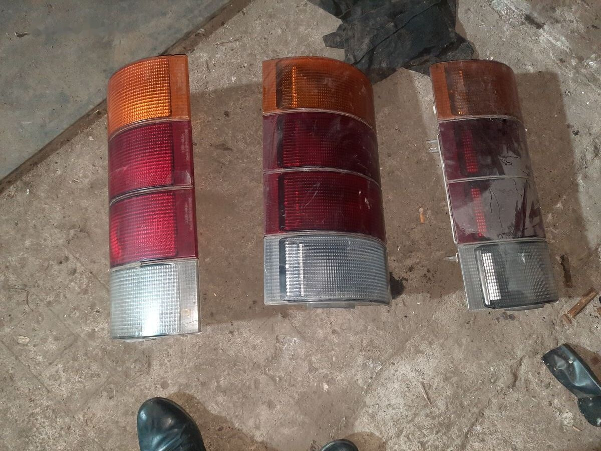 Volvo 1326359080 - Luz trasera para Autobús: foto 1 Volvo 1326359080 - Luz trasera para Autobús: foto 1