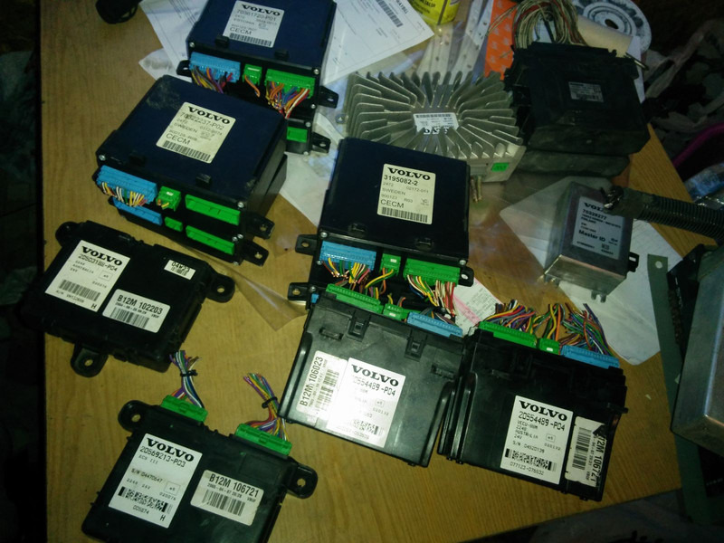 Volvo 20503188-P04.3195082-2 R03 - Unidad de control: foto 1 Volvo 20503188-P04.3195082-2 R03 - Unidad de control: foto 1