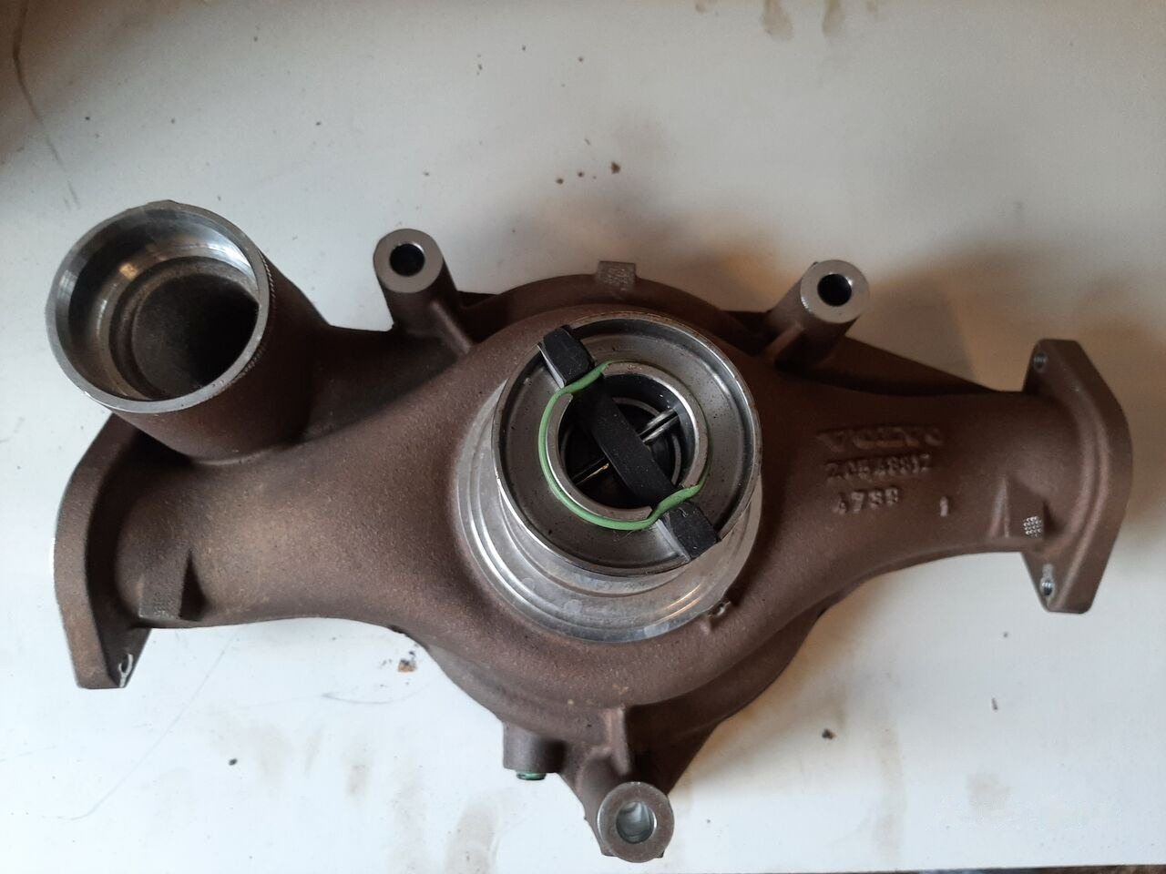 Volvo 20548812 4733 / 20548812 Volvo - Bomba de refrigerante para Autobús: foto 1 Volvo 20548812 4733 / 20548812 Volvo - Bomba de refrigerante para Autobús: foto 1