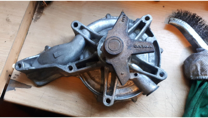 Volvo B 12 9700 . FM/FH - Bomba de refrigerante: foto 1 Volvo B 12 9700 . FM/FH - Bomba de refrigerante: foto 1