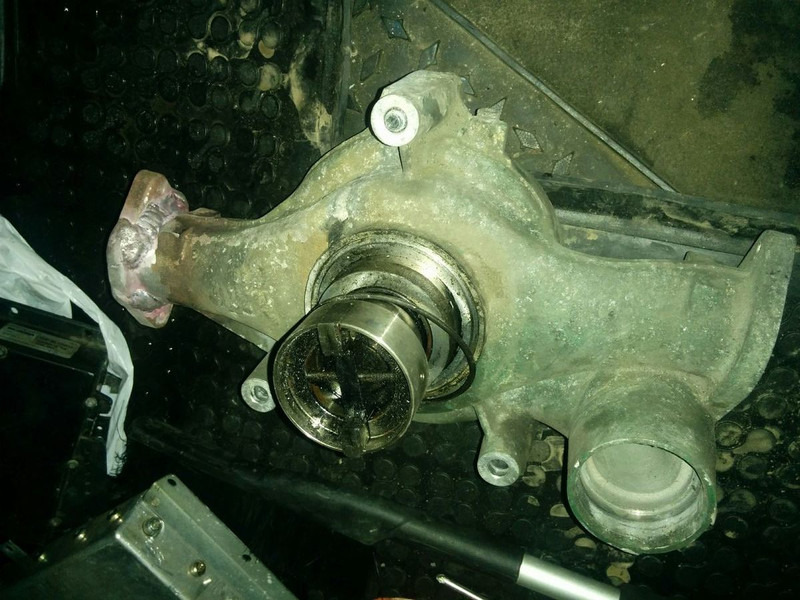 Volvo B 12 9700 . FM/FH - Bomba de refrigerante: foto 4 Volvo B 12 9700 . FM/FH - Bomba de refrigerante: foto 4