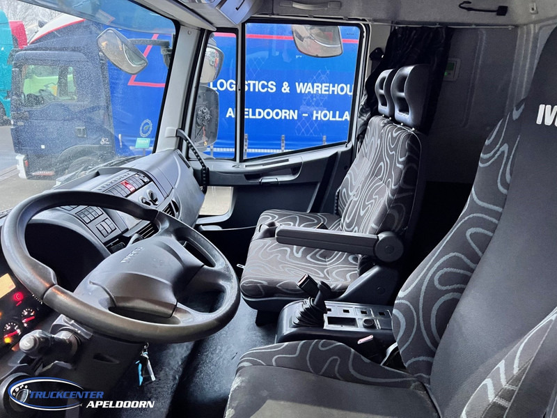 Iveco Eurocargo 150E28 175.650 km, AC, 3 Stoelen, 2000 kg lift, 6 Cilinder - Camión caja cerrada: foto 5 Iveco Eurocargo 150E28 175.650 km, AC, 3 Stoelen, 2000 kg lift, 6 Cilinder - Camión caja cerrada: foto 5