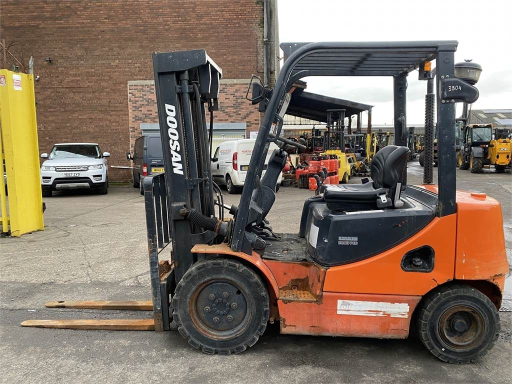 Doosan D25S-5 - Carretilla elevadora diésel: foto 1 Doosan D25S-5 - Carretilla elevadora diésel: foto 1