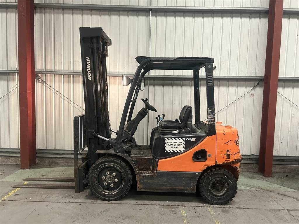 Doosan D25S-5 - Carretilla elevadora diésel: foto 1 Doosan D25S-5 - Carretilla elevadora diésel: foto 1