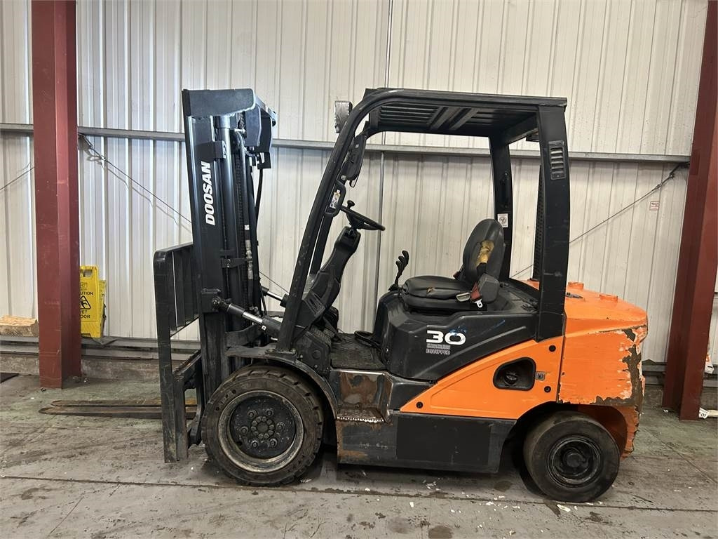 Doosan D30S-5 - Carretilla elevadora diésel: foto 1 Doosan D30S-5 - Carretilla elevadora diésel: foto 1