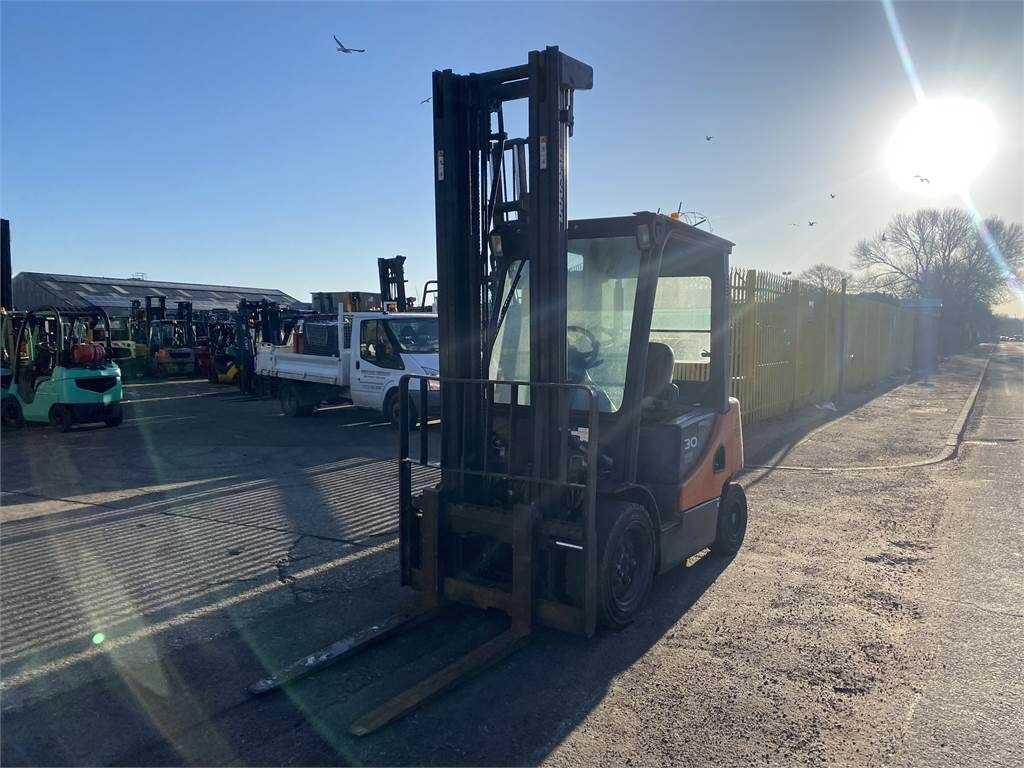 Doosan D30S-5 - Carretilla elevadora diésel: foto 2 Doosan D30S-5 - Carretilla elevadora diésel: foto 2