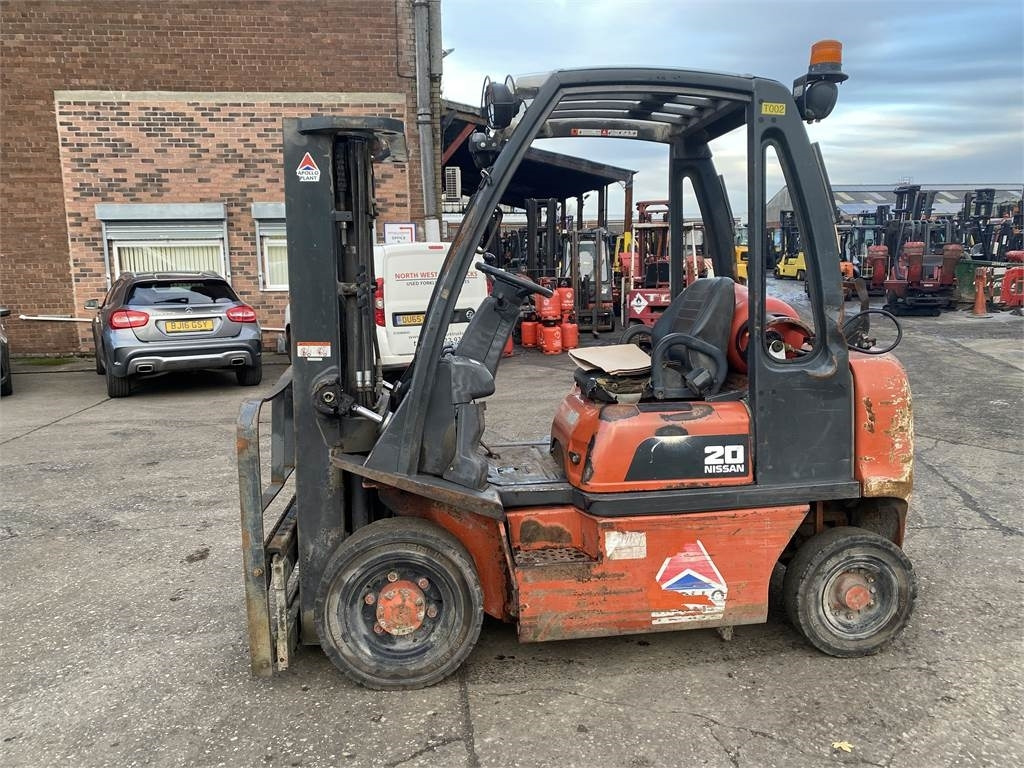 Nissan UD02A20PQ - Carretilla elevadora de gas: foto 1 Nissan UD02A20PQ - Carretilla elevadora de gas: foto 1