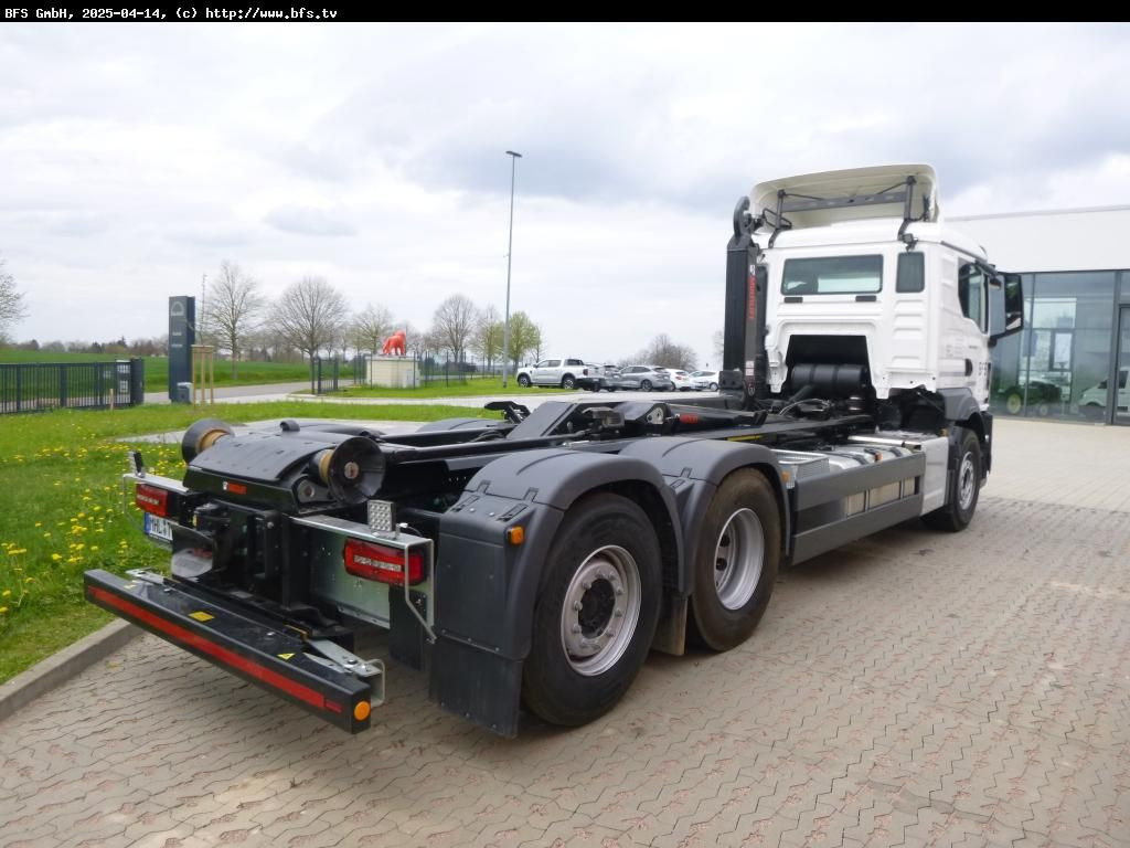 MAN TGS (TG3) 26.520 6x2-4 BL CH HIAB - Camión multibasculante: foto 2 MAN TGS (TG3) 26.520 6x2-4 BL CH HIAB - Camión multibasculante: foto 2