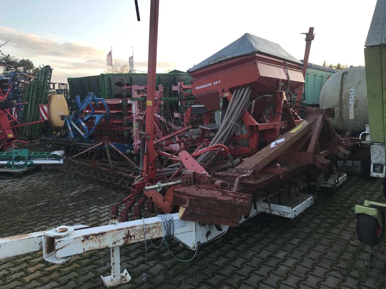 Kverneland ACCORD Pneumatic DA-S KUHN + Kuhn 4.50m - Combinado de siembra: foto 1 Kverneland ACCORD Pneumatic DA-S KUHN + Kuhn 4.50m - Combinado de siembra: foto 1