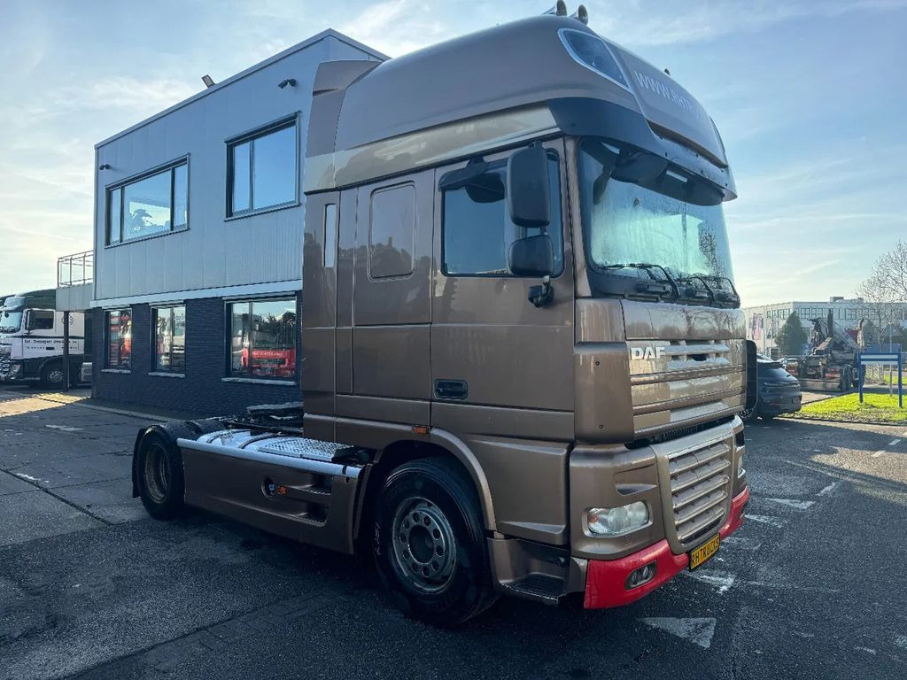 DAF XF 105.410 4X2 - EURO 5 + MANUAL GEAR - Cabeza tractora: foto 3 DAF XF 105.410 4X2 - EURO 5 + MANUAL GEAR - Cabeza tractora: foto 3