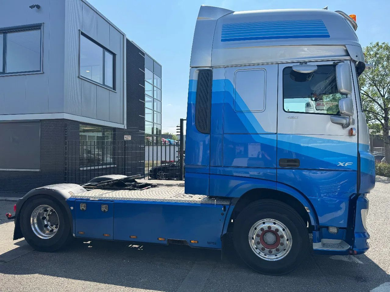 DAF XF 480 4X2 EURO 6 SKIRTS STANDKLIMA HYDRAULIC - Cabeza tractora: foto 5 DAF XF 480 4X2 EURO 6 SKIRTS STANDKLIMA HYDRAULIC - Cabeza tractora: foto 5