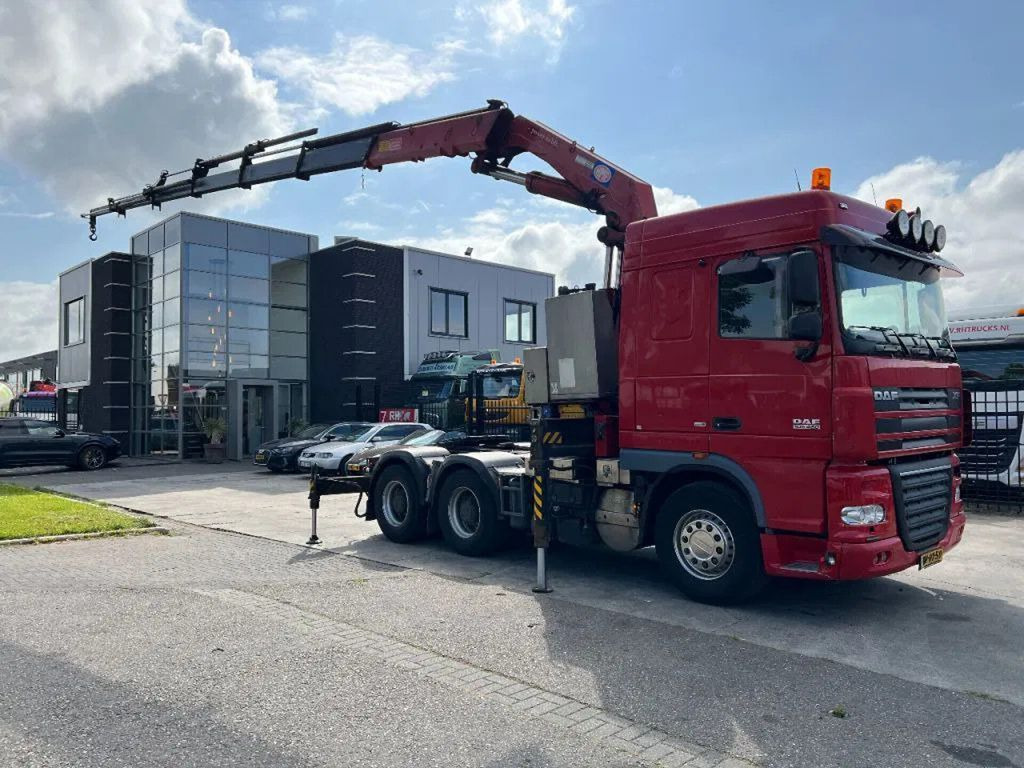 DAF XF 105.460 6X4 EURO 5 + HMF 4220 K6 + REMOTE CON - Camión grúa, Cabeza tractora: foto 1 DAF XF 105.460 6X4 EURO 5 + HMF 4220 K6 + REMOTE CON - Camión grúa, Cabeza tractora: foto 1