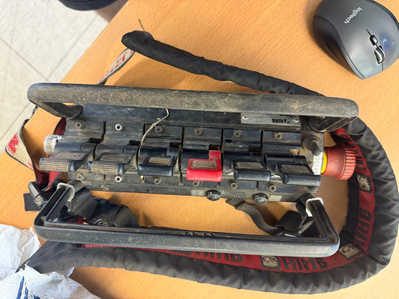 Hiab R330-F4 REMOTE CONTROLE AN STAMPS, HATZ MOTOR - Brazo: foto 4 Hiab R330-F4 REMOTE CONTROLE AN STAMPS, HATZ MOTOR - Brazo: foto 4