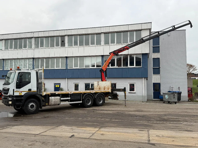 Iveco Trakker 360 6X4 EURO 6 + PALFINGER PK20001K + REMOTE CONTROL - Camión caja abierta, Camión grúa: foto 2 Iveco Trakker 360 6X4 EURO 6 + PALFINGER PK20001K + REMOTE CONTROL - Camión caja abierta, Camión grúa: foto 2