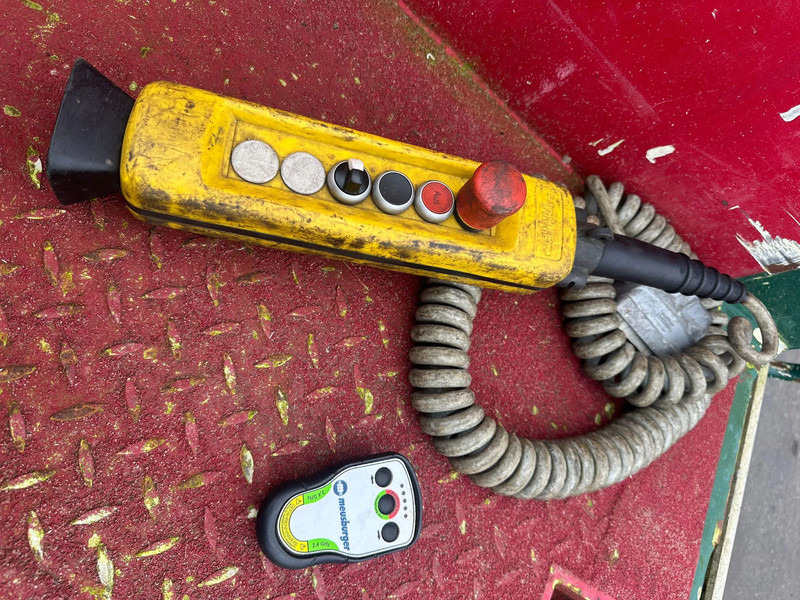 MEUSBURGER 4 axel steering, Double extendable up to 28 meters, extendable up to 3.2 meters, radio controlled, sliding roof - Semirremolque góndola rebajadas: foto 5 MEUSBURGER 4 axel steering, Double extendable up to 28 meters, extendable up to 3.2 meters, radio controlled, sliding roof - Semirremolque góndola rebajadas: foto 5