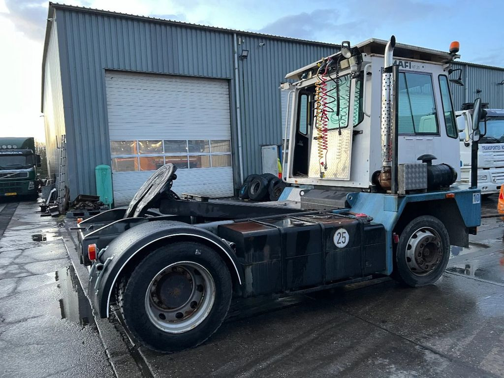 Mafi MT25T131C 4X2 *GEARBOX DON'T GO IN R - Tractor industrial: foto 5 Mafi MT25T131C 4X2 *GEARBOX DON'T GO IN R - Tractor industrial: foto 5