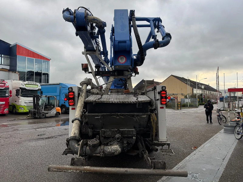 Scania G490 8X4 SCHWING S 47 R + REMOTE CONTROL HUB REDUCTION - Camión bomba de hormigón: foto 5 Scania G490 8X4 SCHWING S 47 R + REMOTE CONTROL HUB REDUCTION - Camión bomba de hormigón: foto 5