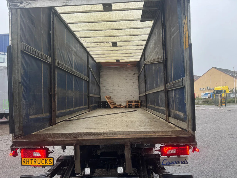 Scania P230 4X2 MANUAL + ZEPRO 2500 KG LIFT + REMOTE CONTROL - Camión lona: foto 5 Scania P230 4X2 MANUAL + ZEPRO 2500 KG LIFT + REMOTE CONTROL - Camión lona: foto 5