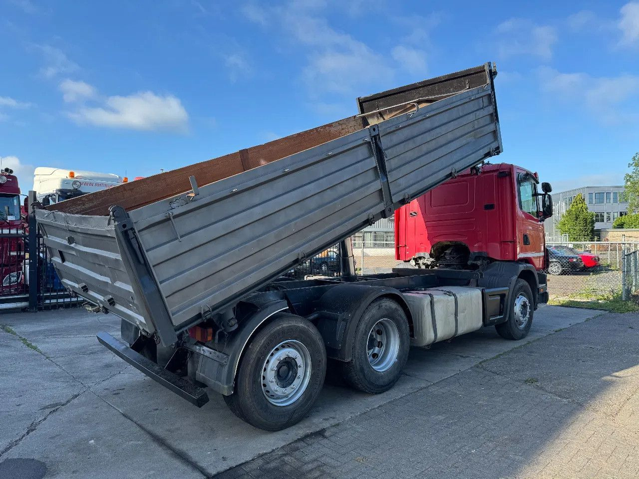 Scania R124-470 6X2 KIPPER EURO 3 - Camión volquete: foto 5 Scania R124-470 6X2 KIPPER EURO 3 - Camión volquete: foto 5