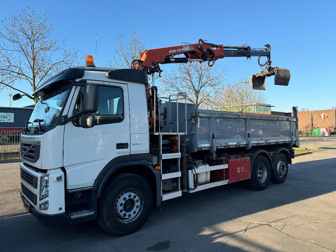 Volvo FM 330 6X2 - EURO 5 + ATLAS 126.3E A2 + REMOTE + - Camión volquete, Camión grúa: foto 1 Volvo FM 330 6X2 - EURO 5 + ATLAS 126.3E A2 + REMOTE + - Camión volquete, Camión grúa: foto 1