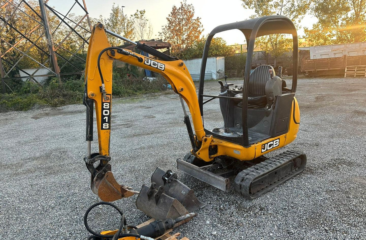 Mini escavatore Jcb 18 quintali - Miniexcavadora: foto 2 Mini escavatore Jcb 18 quintali - Miniexcavadora: foto 2