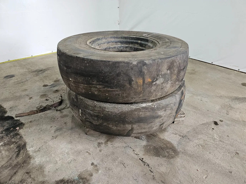 Firestone 16.9-30 - Neumático para Camión: foto 1 Firestone 16.9-30 - Neumático para Camión: foto 1