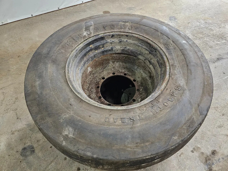 Firestone 16.9-30 - Neumático para Camión: foto 5 Firestone 16.9-30 - Neumático para Camión: foto 5